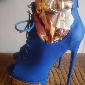 Size 7.5 Nwot Heels